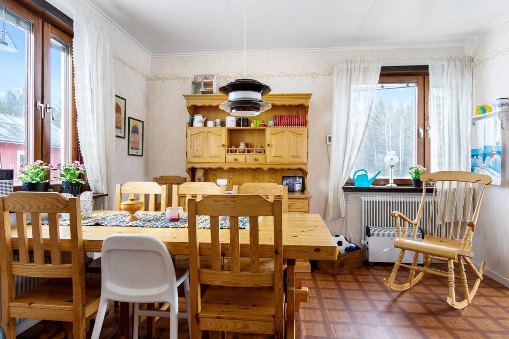 Kök med tillhörande matplats.