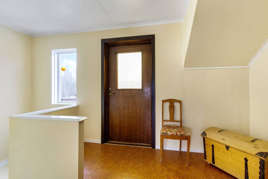 Hall vid trapp.