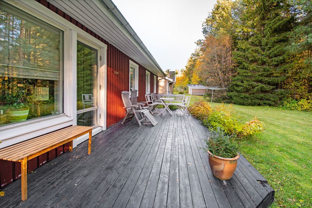 Veranda/trall på baksidan.