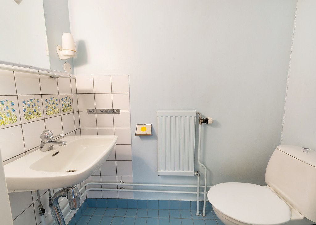 WC i uthyrningsrum plan två.