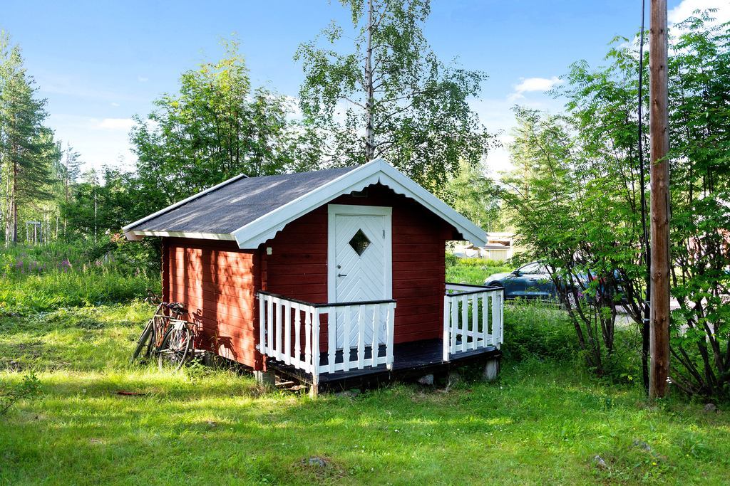 Friggeboda som förråd och gäststuga
