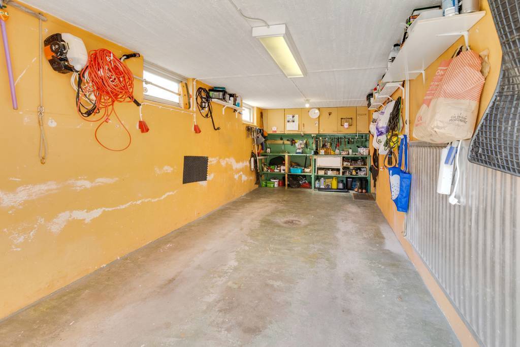 Garage.