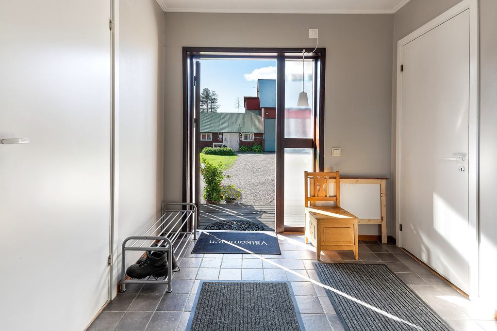 Hall på nedre plan.