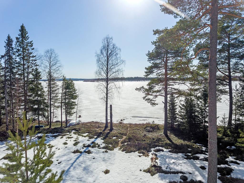 Snöskoteräventyr väntar på vårvintern.