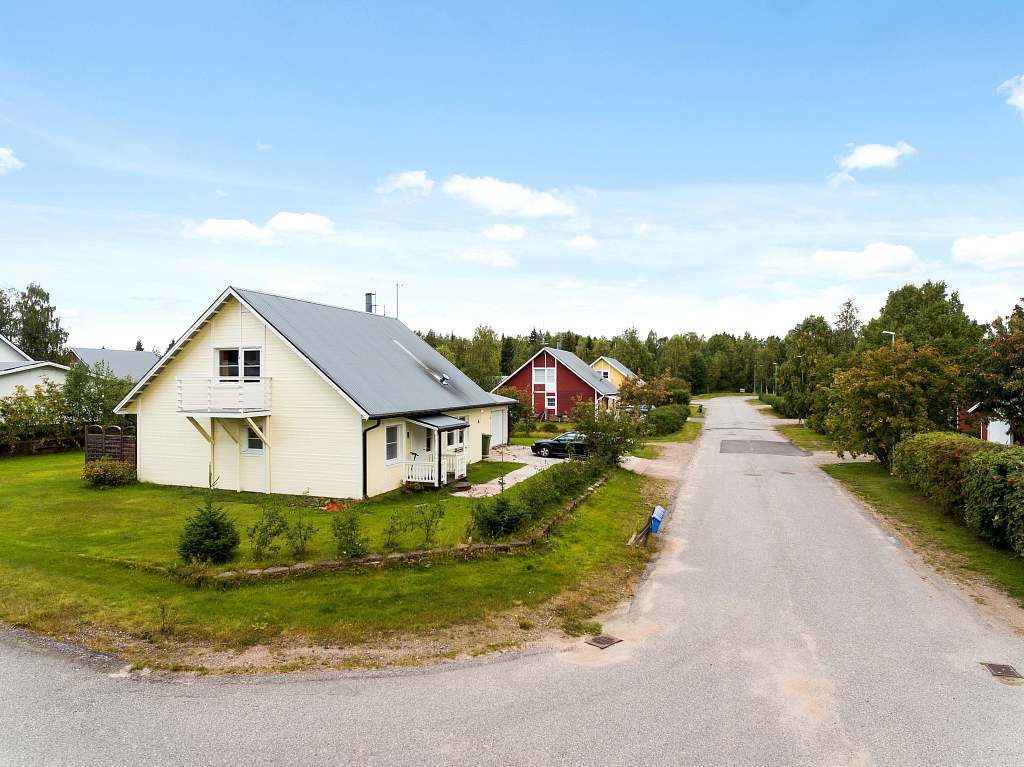 Åkerbärsstigen 6