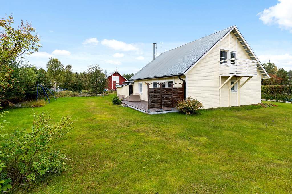 Åkerbärsstigen 6