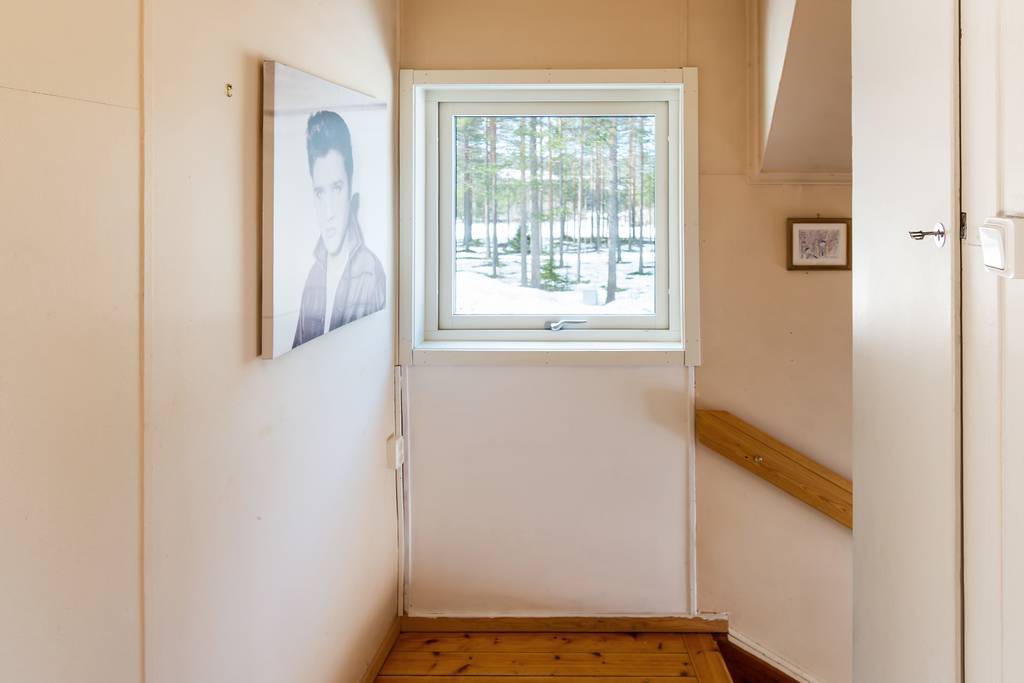 Trapp vid övre plan.