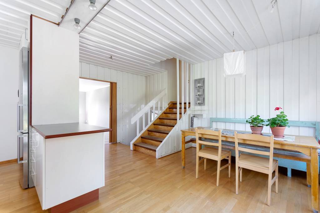 Matplats i anslutning till köket
