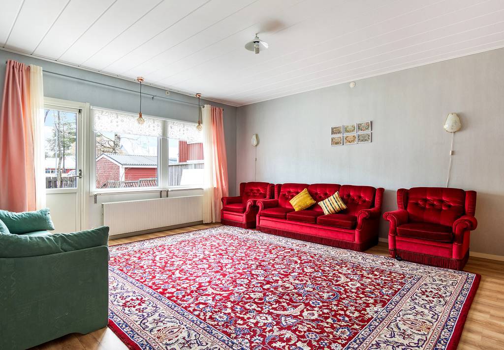 Allrum, kan användas som matsal eller sovrum vid behov.