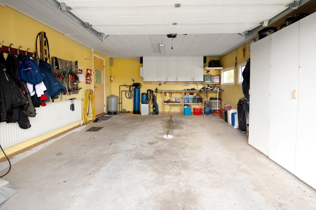 Garage.