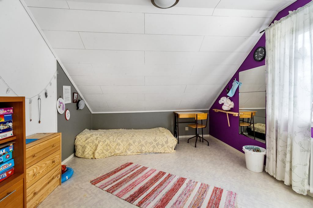 Sovrum 4 övervåning