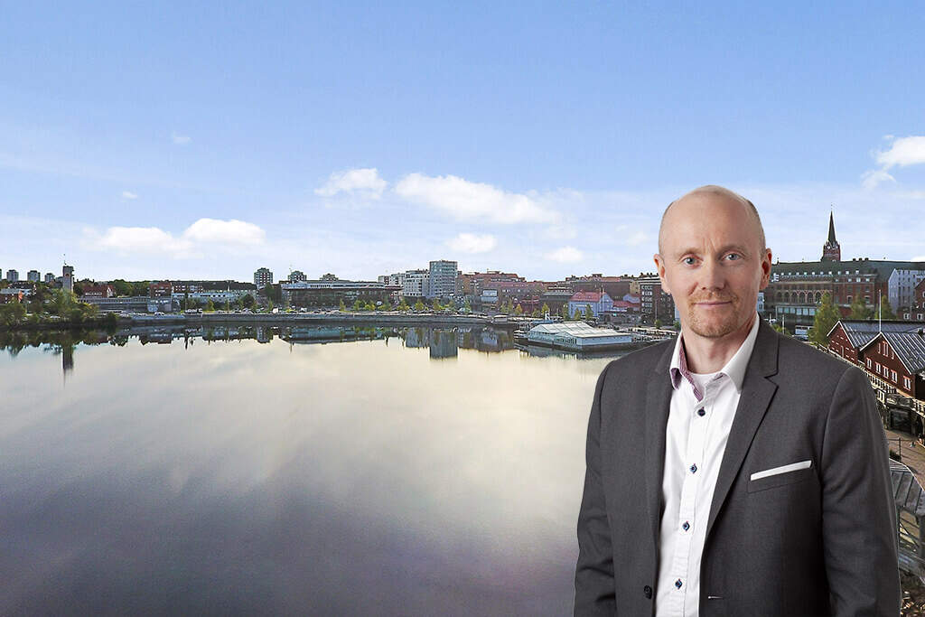 Norra hamn i Luleå under sommaren med mäklare Jonas Nilsson.